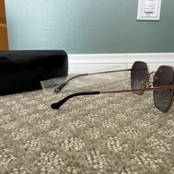 Coach Sunglasses - Picture 3 of 4